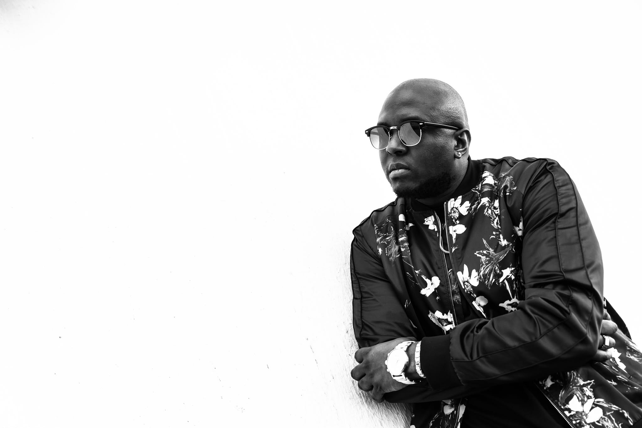 Black Moz en portrait noir et blanc pour son press kit